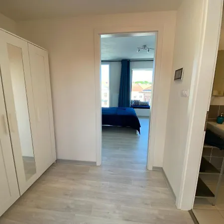 Cozy With Garage In The Center * بلزن